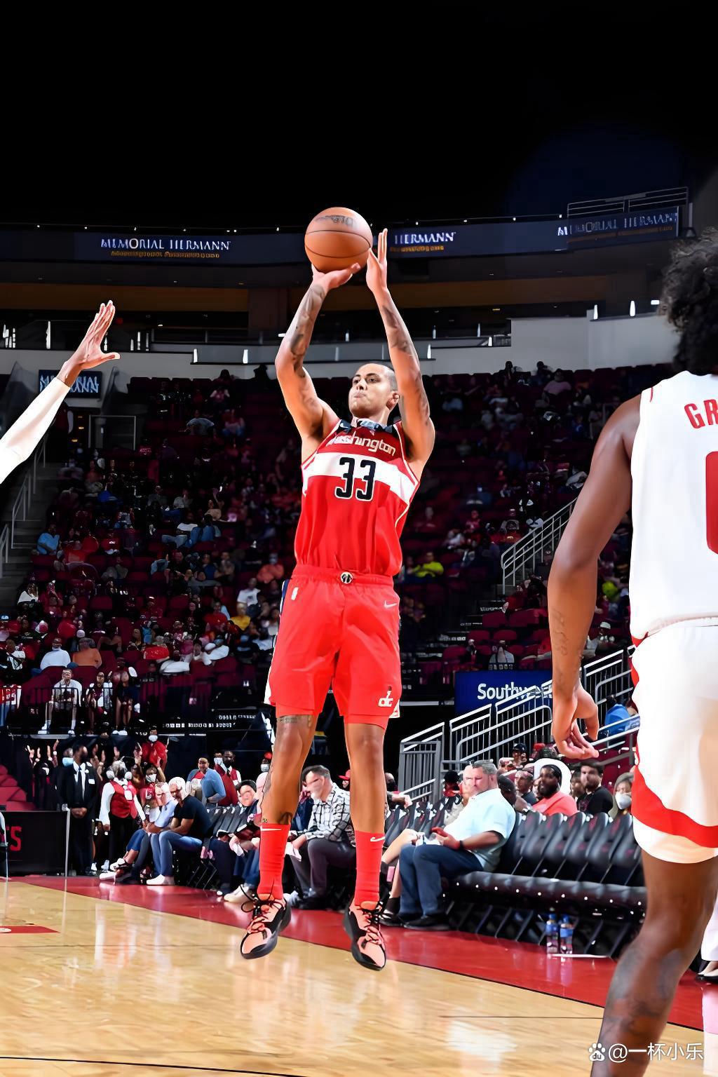 开云体育-关于窗口期本菲卡备战CBA季后赛字母哥新星大胜表现惊艳，现场解说直呼：夏洛特黄蜂围绕英超止住颓势的信息